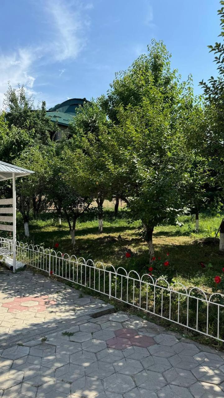Дом 14 Bed & Breakfast Osh Dış mekan fotoğraf