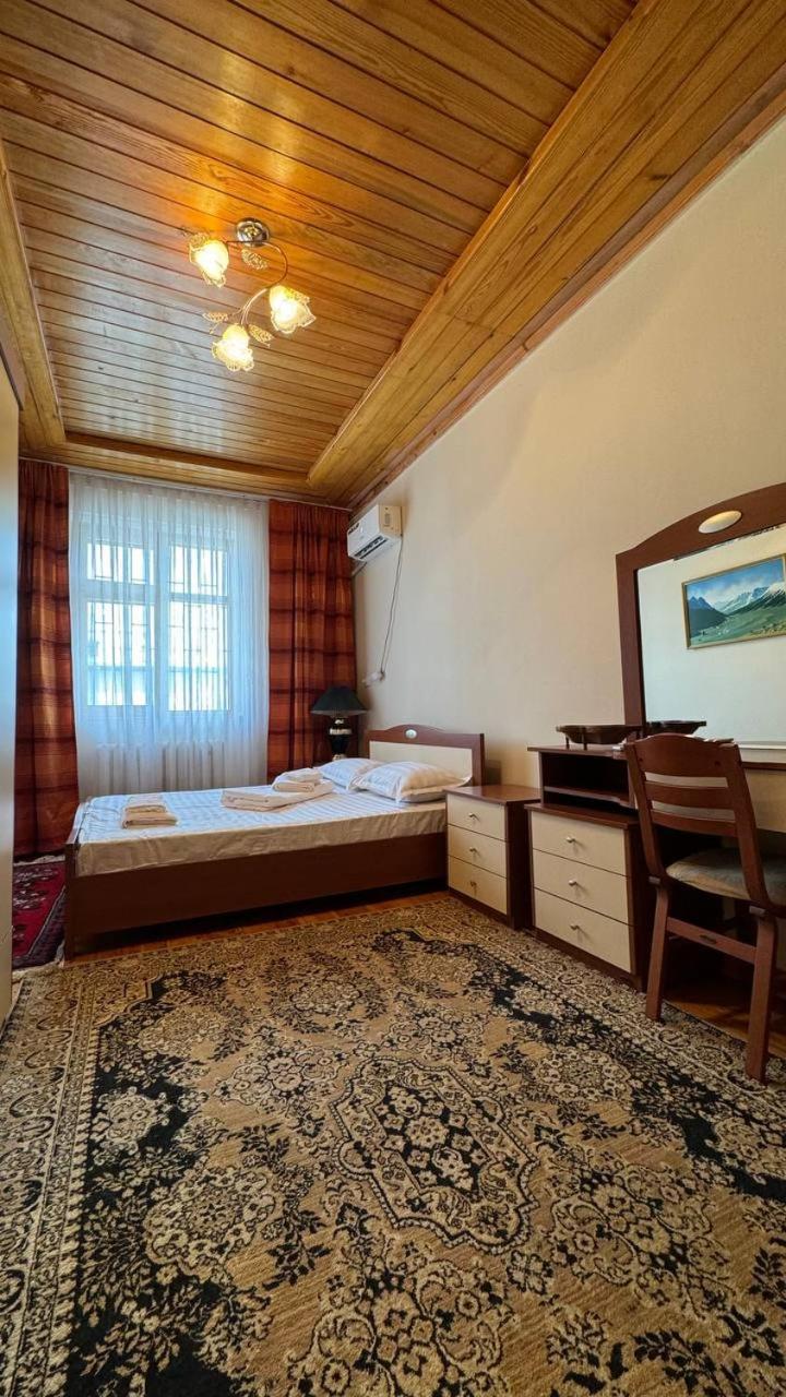 Дом 14 Bed & Breakfast Osh Dış mekan fotoğraf
